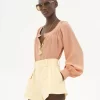 Blusa con cuello redondo en crepé de China