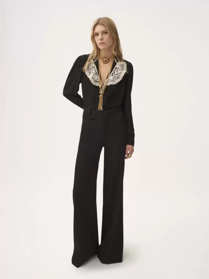 Blusa con volantes en crepé de China y encaje