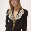 Blusa con volantes en crepé de China y encaje