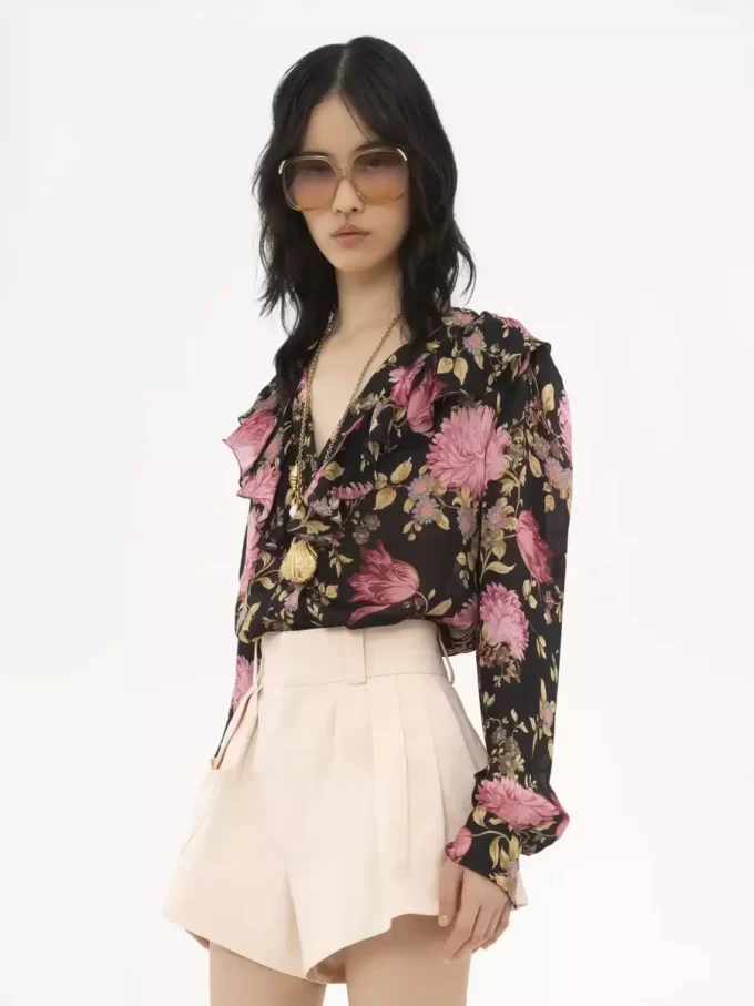 Blusa con volantes y cuello en V en charmeuse de seda
