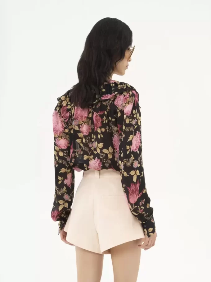 Blusa con volantes y cuello en V en charmeuse de seda