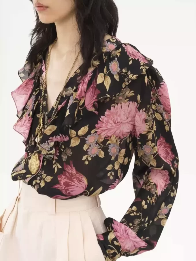 Blusa con volantes y cuello en V en charmeuse de seda