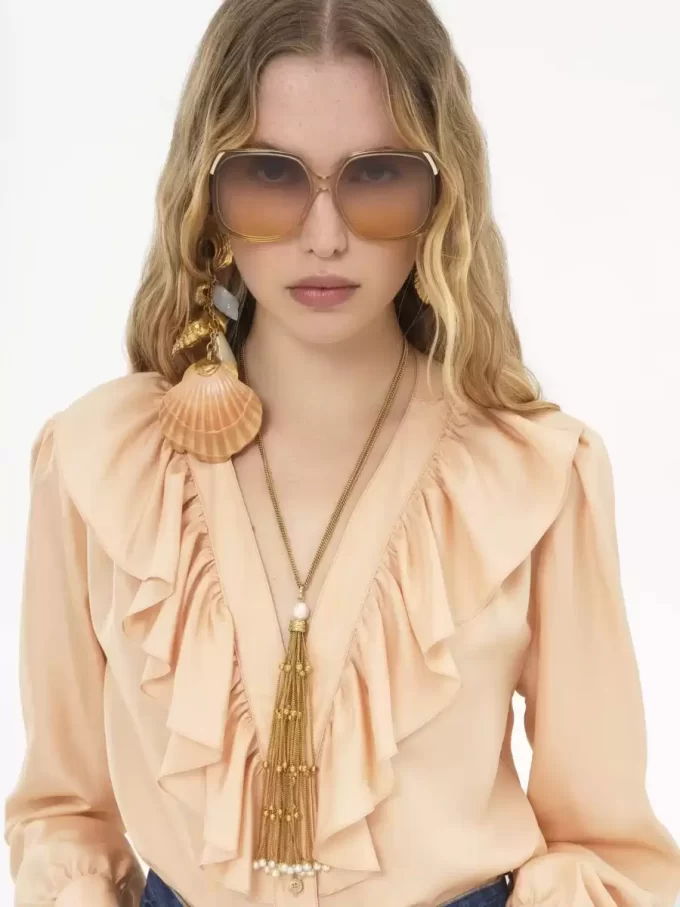 Blusa con volantes y cuello en V en habotai de seda