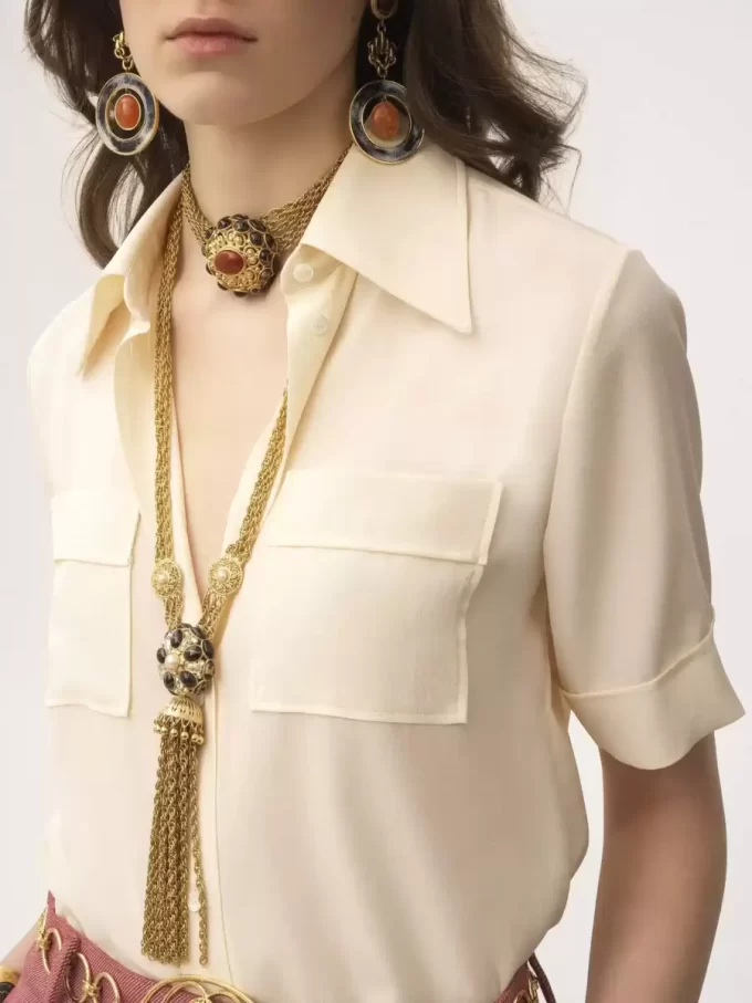 Blusa de manga corta en crepé de China