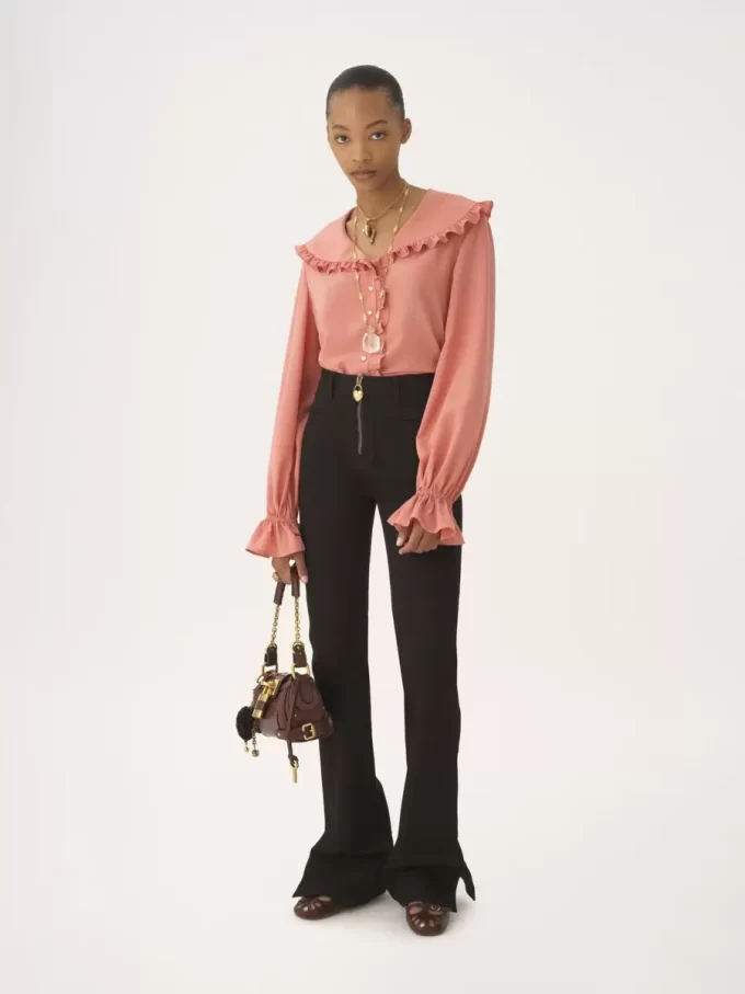 Blusa fluida con volantes en crepé de China