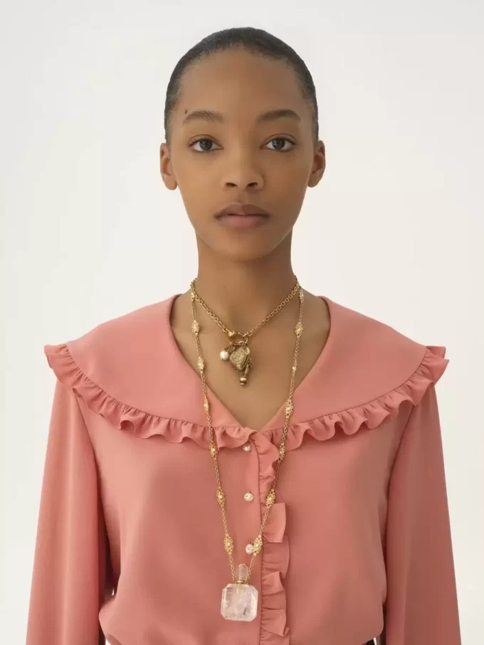 Blusa fluida con volantes en crepé de China