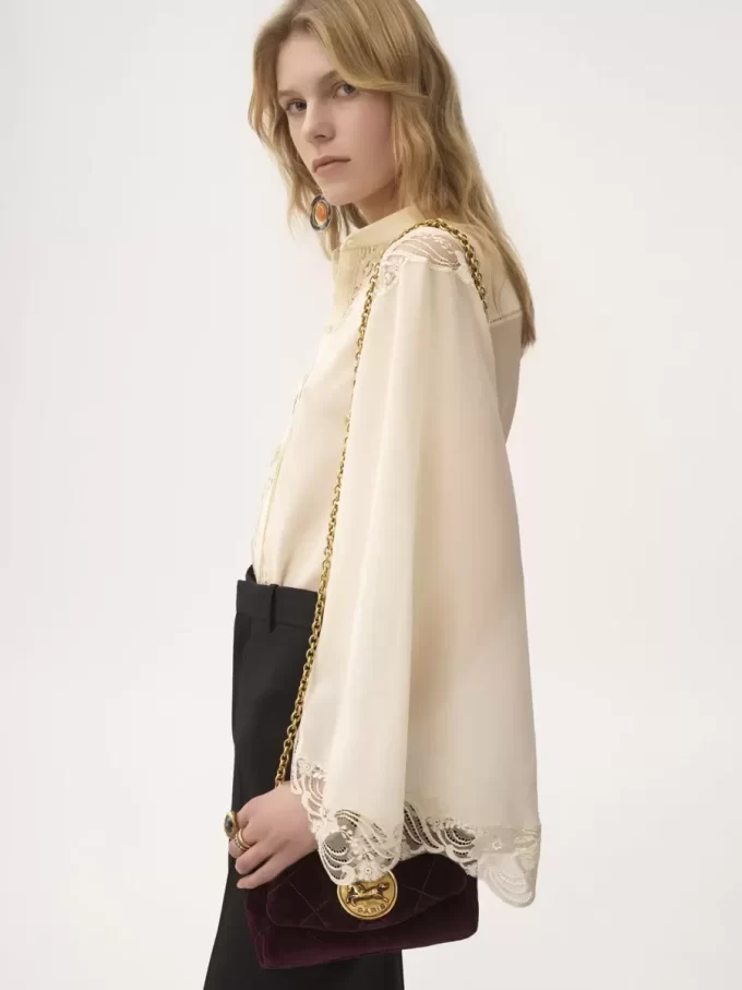 Blusa fluida de georgette de seda y encaje