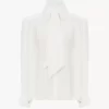 Blusa fruncida con lazo en crepé de China y encaje