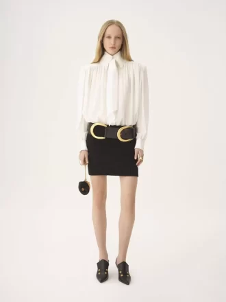 Blusa fruncida con lazo en crepé de China y encaje