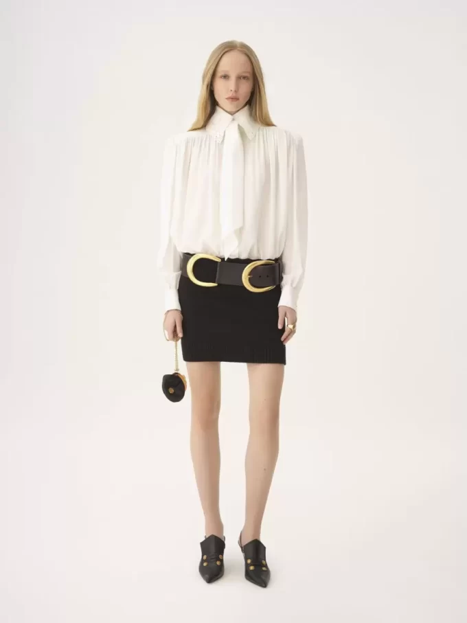 Blusa fruncida con lazo en crepé de China y encaje