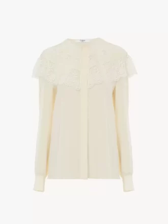 Blusa fruncida en crepé de China y encaje