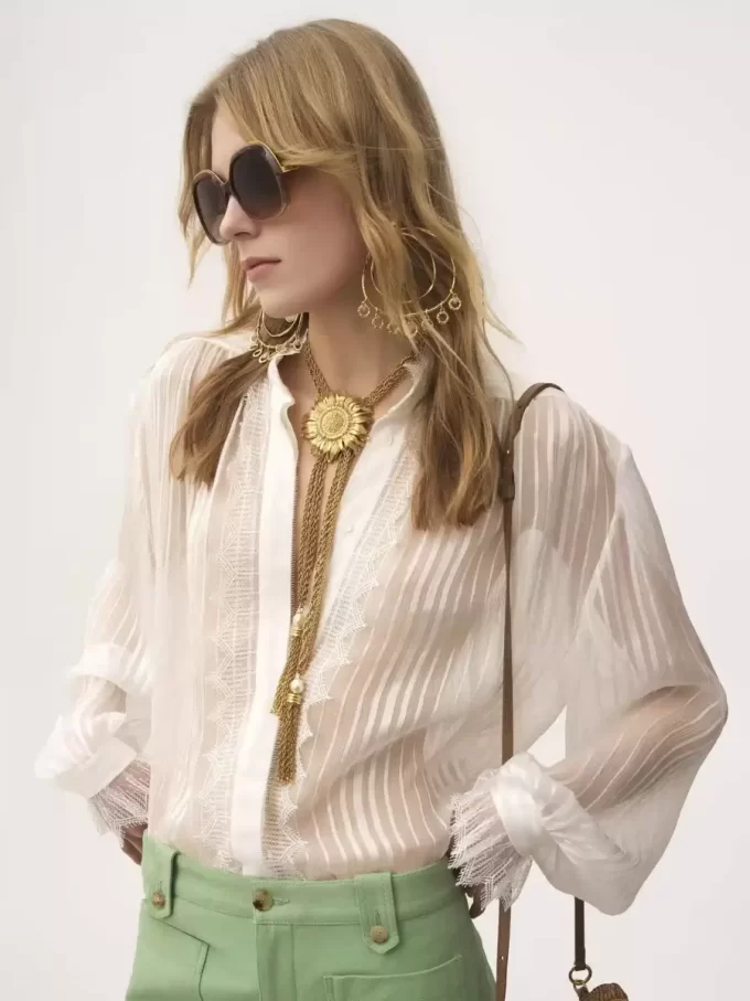 Blusa fruncida en muselina de seda y encaje