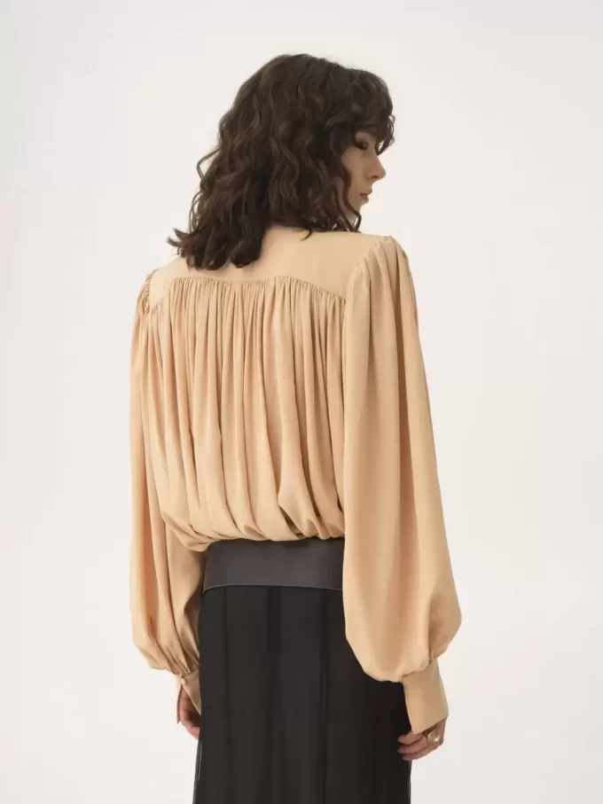 Blusa lavallière fruncida de gran tamaño en crepé de China
