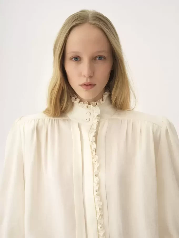 Blusa oversize con volantes en jacquard de seda Blusa oversize con volantes en jacquard de seda