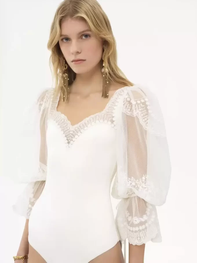 Body con mangas abullonadas en jersey elástico brillante y encaje
