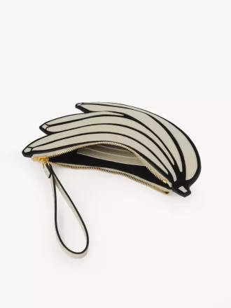 Bolsa plana tipo plátano en piel granulada