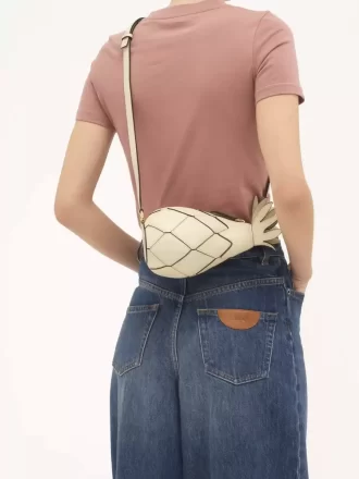 Bolso bandolera de piña en piel granulada