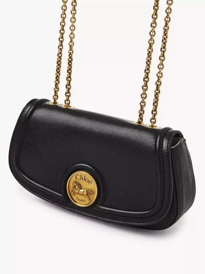Bolso bandolera Horse Medal en piel granulada Bolso bandolera Horse Medal en piel granulada
