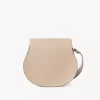 Bolso de sillín Marcie en piel granulada Bolso de sillín Marcie en piel granulada