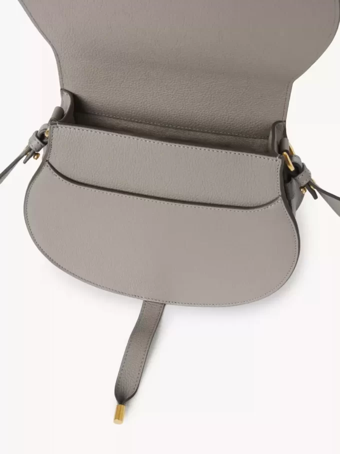 Bolso de sillín Marcie en piel granulada Bolso de sillín Marcie en piel granulada