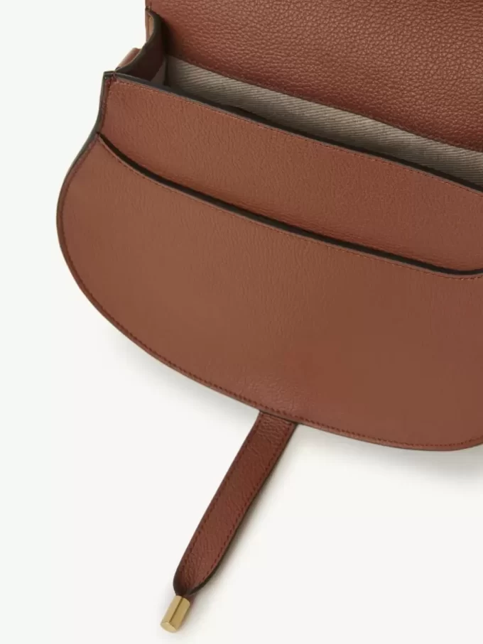 Bolso de sillín Marcie en piel granulada Bolso de sillín Marcie en piel granulada