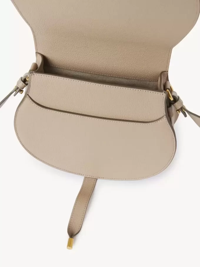 Bolso de sillín Marcie en piel granulada Bolso de sillín Marcie en piel granulada