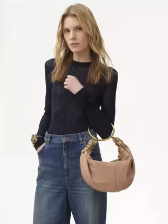 Bolso hobo con pulsera de serpiente pequeña en piel granulada