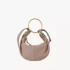 Bolso hobo con pulsera de serpiente pequeña en piel granulada Bolso hobo con pulsera de serpiente pequeña en piel granulada