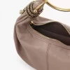 Bolso hobo con pulsera de serpiente pequeña en piel granulada Bolso hobo con pulsera de serpiente pequeña en piel granulada