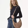 Bolso hobo con pulsera de serpiente pequeña en piel granulada Bolso hobo con pulsera de serpiente pequeña en piel granulada