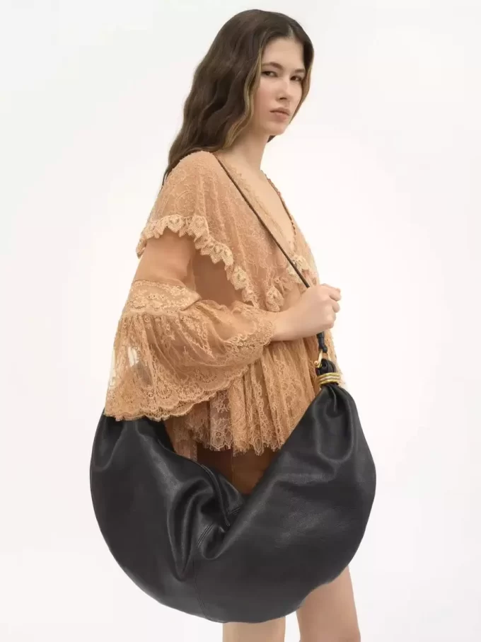 Bolso Hobo de pulsera grande en piel granulada Bolso Hobo de pulsera grande en piel granulada