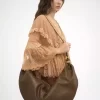 Bolso Hobo de pulsera grande en piel granulada Bolso Hobo de pulsera grande en piel granulada