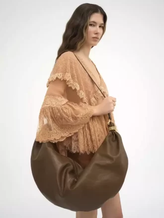 Bolso Hobo de pulsera grande en piel granulada