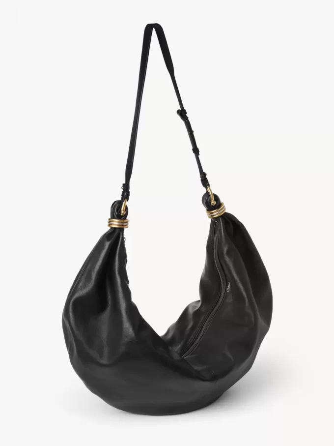 Bolso Hobo de pulsera grande en piel granulada Bolso Hobo de pulsera grande en piel granulada