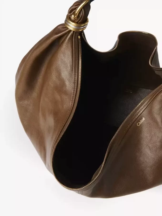 Bolso Hobo de pulsera grande en piel granulada Bolso Hobo de pulsera grande en piel granulada