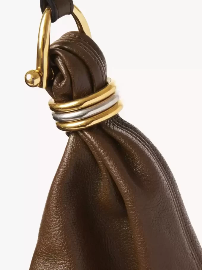 Bolso Hobo de pulsera grande en piel granulada Bolso Hobo de pulsera grande en piel granulada