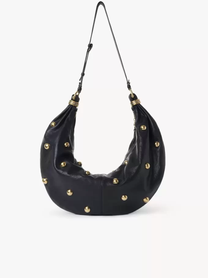 Bolso hobo de pulsera grande en piel granulada con tachuelas Bolso hobo de pulsera grande en piel granulada con tachuelas