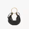 Bolso Hobo pequeño tipo pulsera en piel granulada