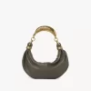 Bolso hobo pequeño tipo pulsera en piel granulada
