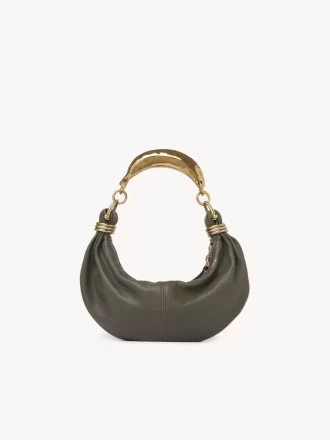 Bolso hobo pequeño tipo pulsera en piel granulada