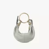 Bolso Hobo pequeño tipo pulsera en piel granulada