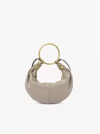 Bolso hobo pequeño tipo pulsera en piel granulada