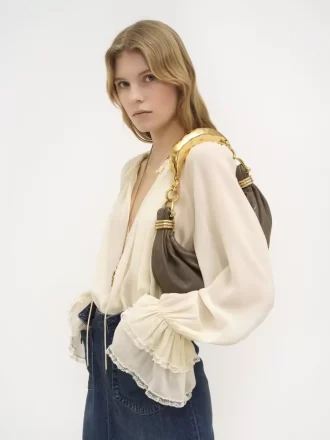 Bolso hobo pequeño tipo pulsera en piel granulada