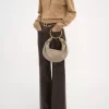 Bolso hobo pequeño tipo pulsera en piel granulada