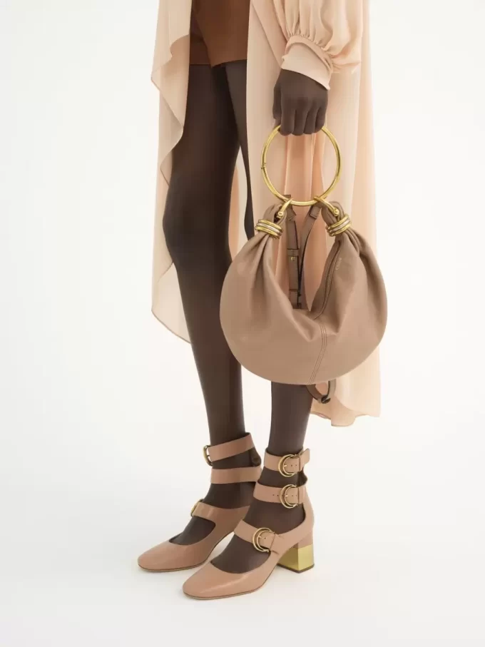 Bolso Hobo pequeño tipo pulsera en piel granulada