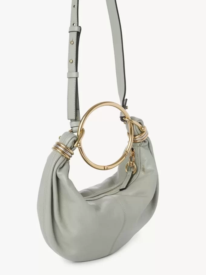 Bolso Hobo pequeño tipo pulsera en piel granulada
