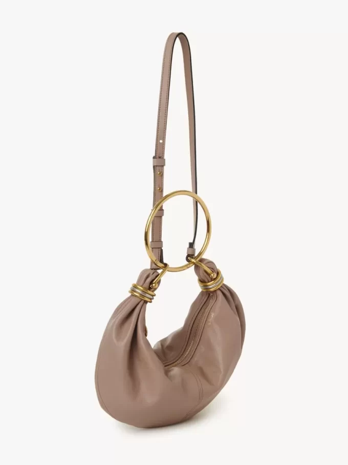 Bolso Hobo pequeño tipo pulsera en piel granulada