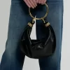 Bolso Hobo pequeño tipo pulsera en piel granulada