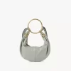Bolso Hobo pequeño tipo pulsera en piel granulada