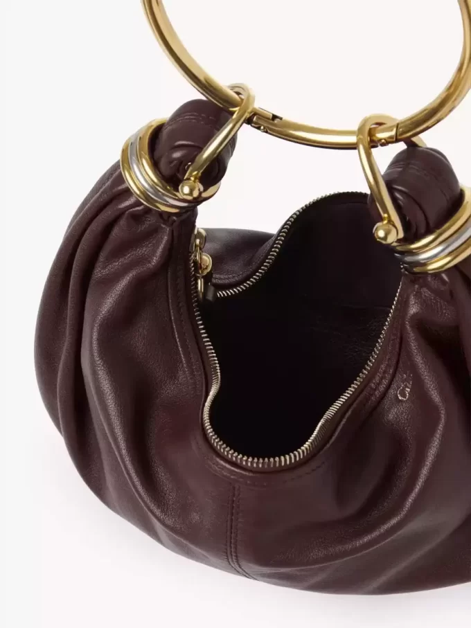 Bolso Hobo pequeño tipo pulsera en piel granulada